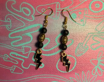 Orecchini a forma di fulmine neri e dorati