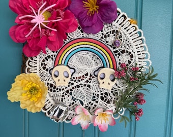 Decorazione da parete a forma di teschio arcobaleno