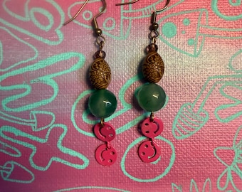 Orecchini allegri dai colori della terra