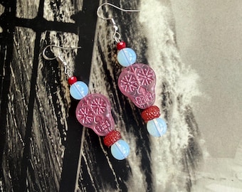 Orecchini a forma di teschio rosa