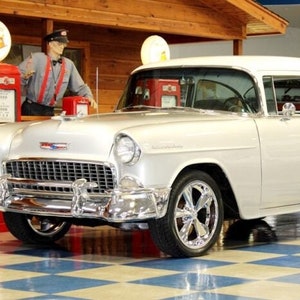 Auto Chevy 1955 Chevrolet Chevy 210 Sedan Prachtig zilver/witte kleur klassiek op muismat