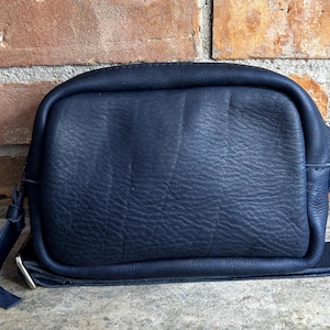 Sac ceinture en cuir bleu foncé | Sac banane | Sac banane | Petit sac en cuir | sac minimaliste | Sac unisexe | Petit sac de voyage | Cuir Kodiak