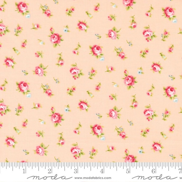 Moda Fabrics Ellie Tossed Floral Coral, 19,00 EUR/m