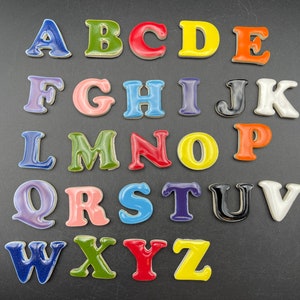 Juego de 4 (o más) letras de cerámica para uso en interiores y exteriores, mosaicos, losas, porcelana hecha a mano de Fabulousfungi, Alex Gardner