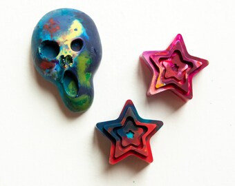 Skull and Stars Rainbow Crayons Set