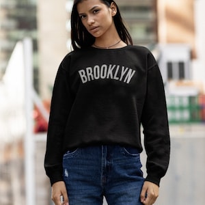 BROOKLYN New York NYC Classic Unisex Arched Letter Retro Vintage Style Crewneck Sweatshirt