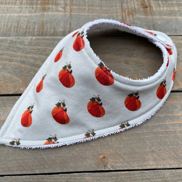 Harvest Pumpkins Bandana Bib, Pumpkin Bandana Bib, Fall Bandana Bib, Fall Baby Shower, Halloween Bandana Bib, Snap Closure Bib, Drool Bib