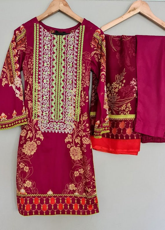 パキスタンのドレス、刺繍入りのローンパキスタンサルワールカミーズ