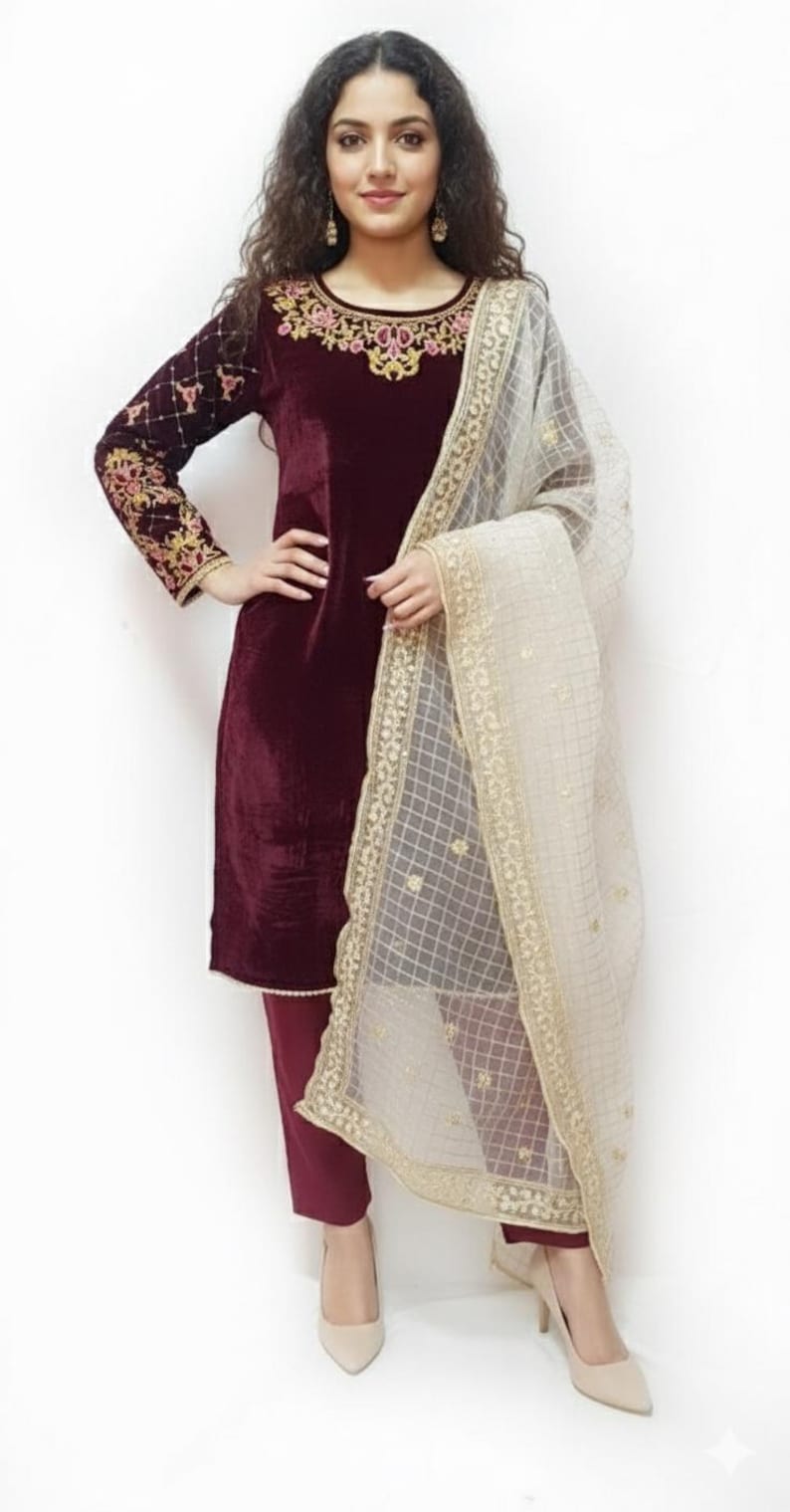 Vestido étnico pakistaní de terciopelo bordado Salwar Kameez color granate para mujer imagen 1