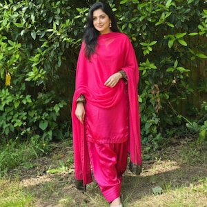 Pakistansk Farshi Shalwar Kameez siden med jamawar-kantknappar i etnisk stil för kvinnor Rosa