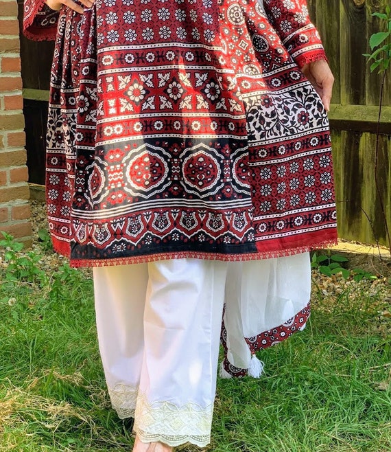 salwar kameez ajrak dress designs Ajrak 'Khari Shalwar' paired up with block printed Kurta. 2pc Outfit: 5599 3pc Outfit: 6799 Shop from: https://bit.ly/2Tf2ACP #sussi #ajrak #blockprint #eastern #ethnic #mohr #karandi #dyot #designyouroutfit #doyourownthing