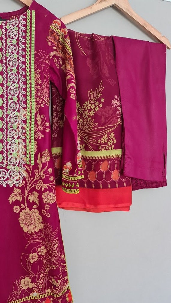 パキスタンのドレス、刺繍入りのローンパキスタンサルワールカミーズ