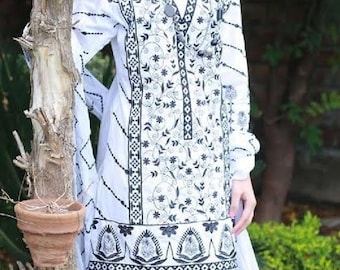 Traje pakistaní sin costuras: camisa bordada y bufanda de gasa.