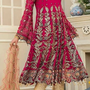 Stunning Pakistani Traditional Dress - Elegant & Stylish Ethnic Wear