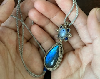 Blue Fire Labradorite Macrame Necklace: Boho Healing Crystal Pendant