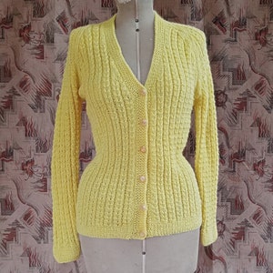 Cardigan vintage lavorato a mano anni &#39;50 in lana color limone, maniche raglan lunghe, anni &#39;40-&#39;50