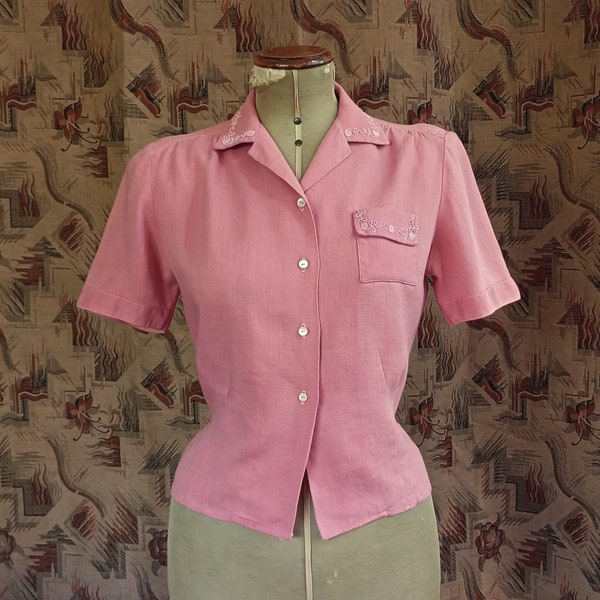 Superba camicetta vintage CC41 anni '40 Camicia rosa a maniche corte Decorazione soutache anni '40