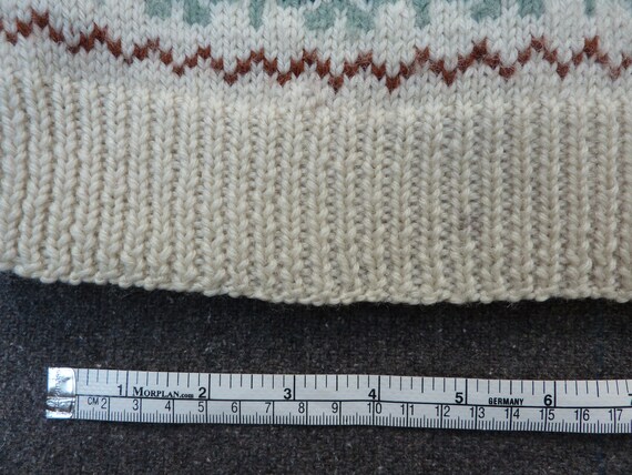 Vintage Hand Knitted Fair Isle Sweater Jumper Cre… - image 10