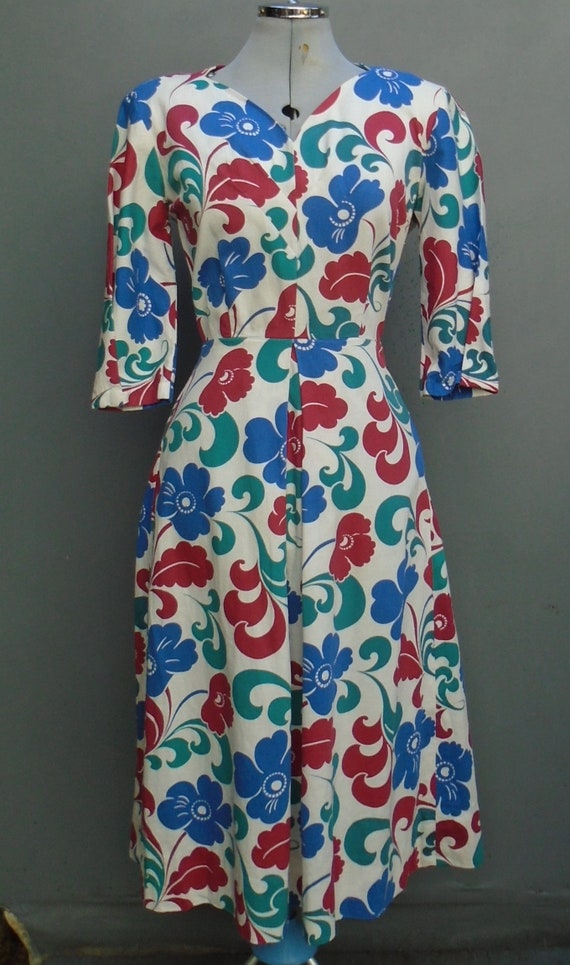 Outstanding Vintage 1940s Dress Bold Novelty Flora