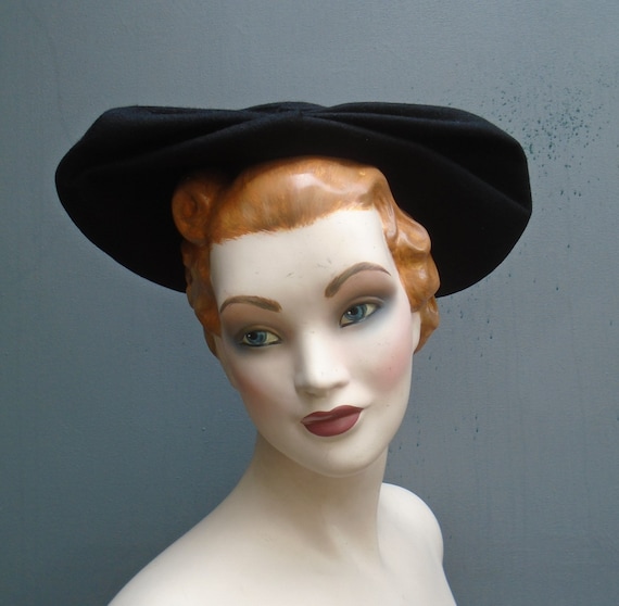 Vintage 1940s Black Felt Hat Bi-Corn Broad Brim H… - image 1