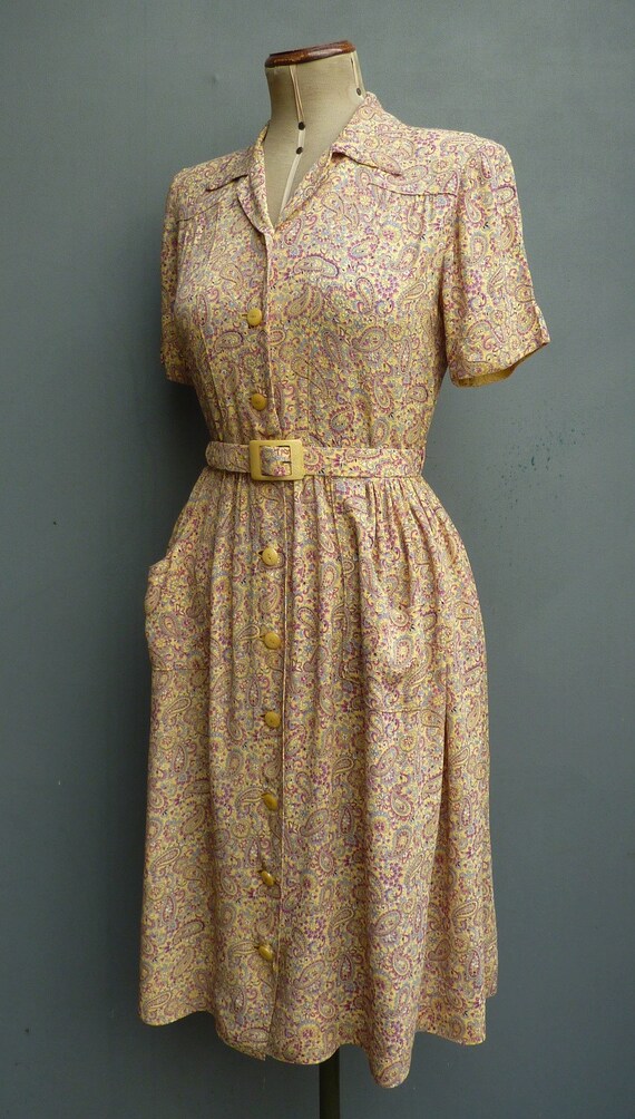 Vintage 1940s Dress Paisley Rayon Crepe Yellow Ma… - image 3