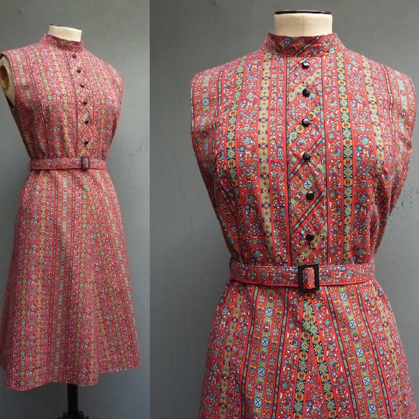 Vintage 1960er Jahre Home Made Ärmelloses Kleid Baumwolle Rot Paisley Floral Geometrischer Druck Mandarin Kragen 60er