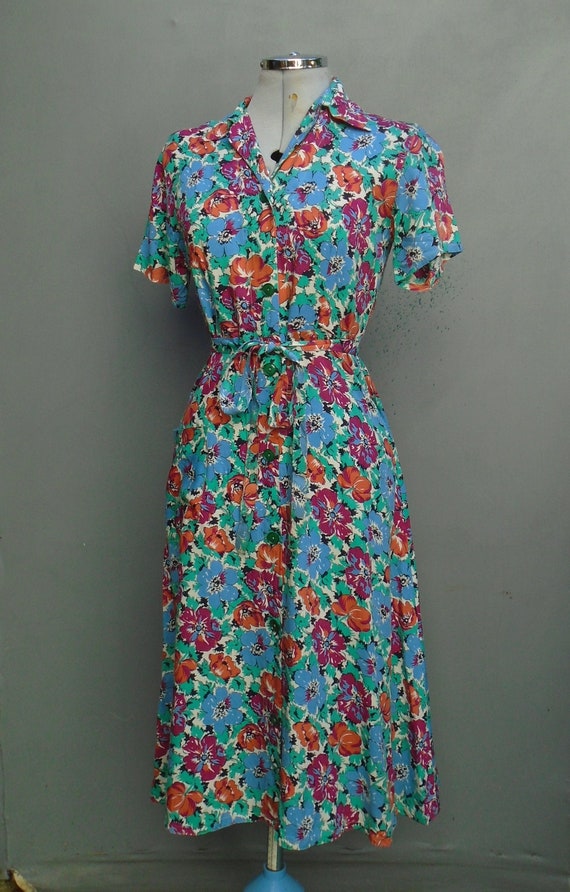 Beautiful Vintage Dress 1940s 50s WW2 Novelty Prin