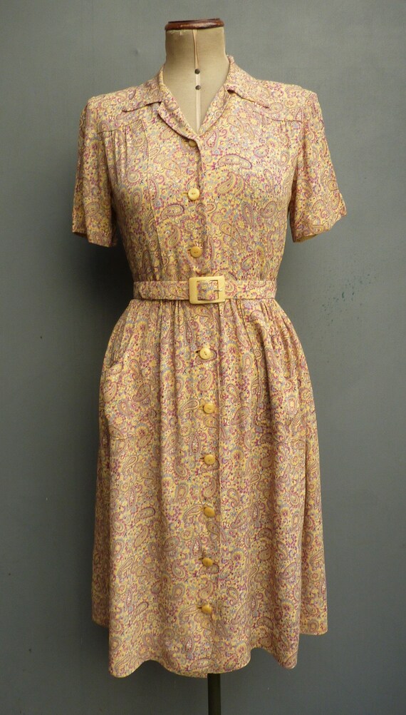 Vintage 1940s Dress Paisley Rayon Crepe Yellow Ma… - image 2