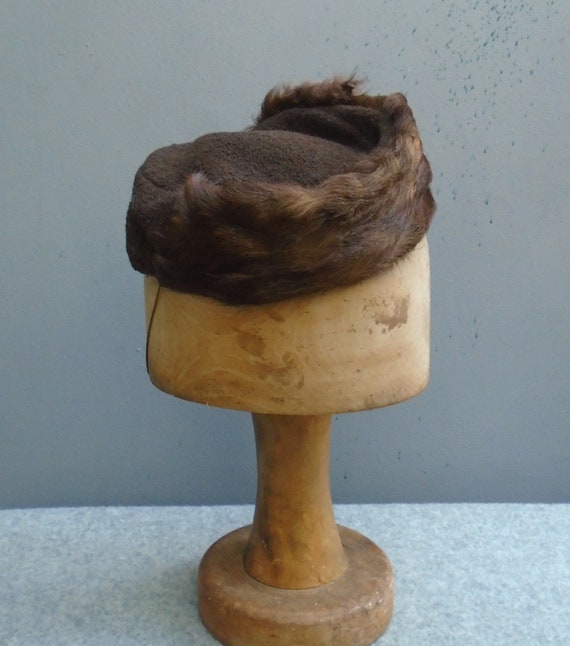 Vintage 1930s 40s Brown Boucle Pillbox Hat Fur Tri
