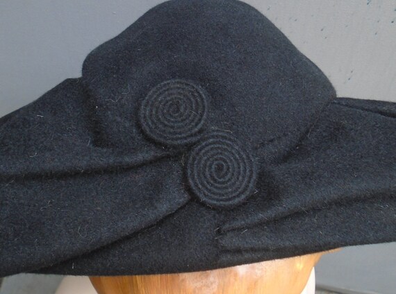 Vintage 1940s Black Felt Hat Bi-Corn Broad Brim H… - image 9