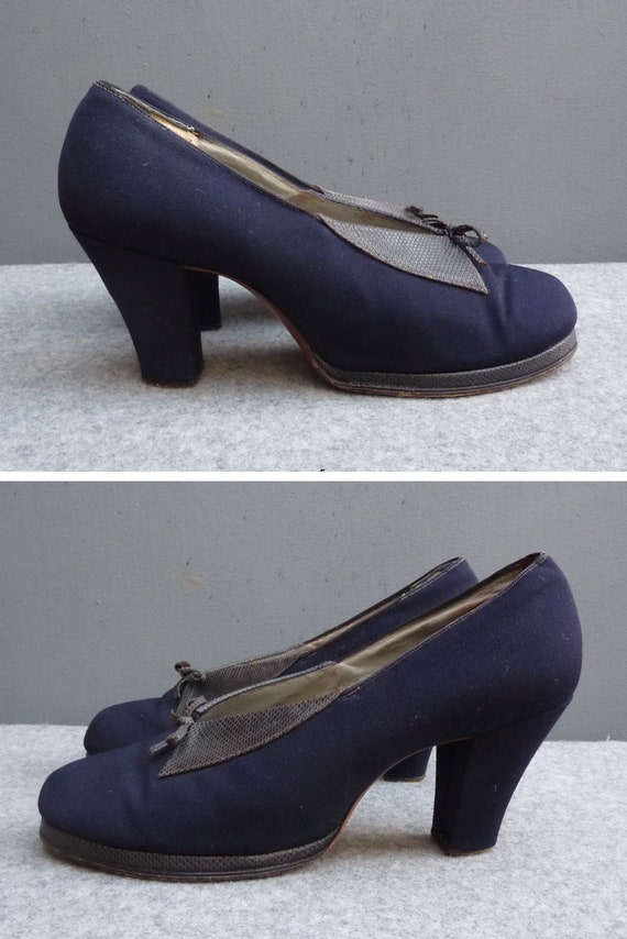 Super Vintage 1940s Shoes Navy Blue Fabric Platfo… - image 2