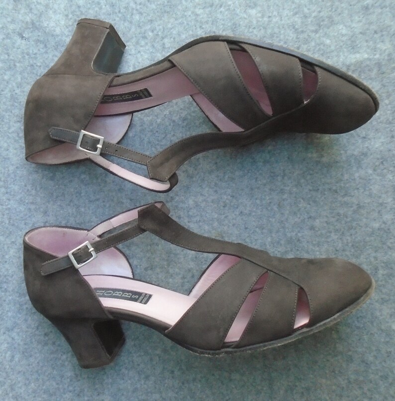 hobbs flat sandals