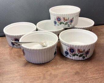 フランス製APILCO磁器製ラメキン6個セット：リブ付き花柄スフレ皿