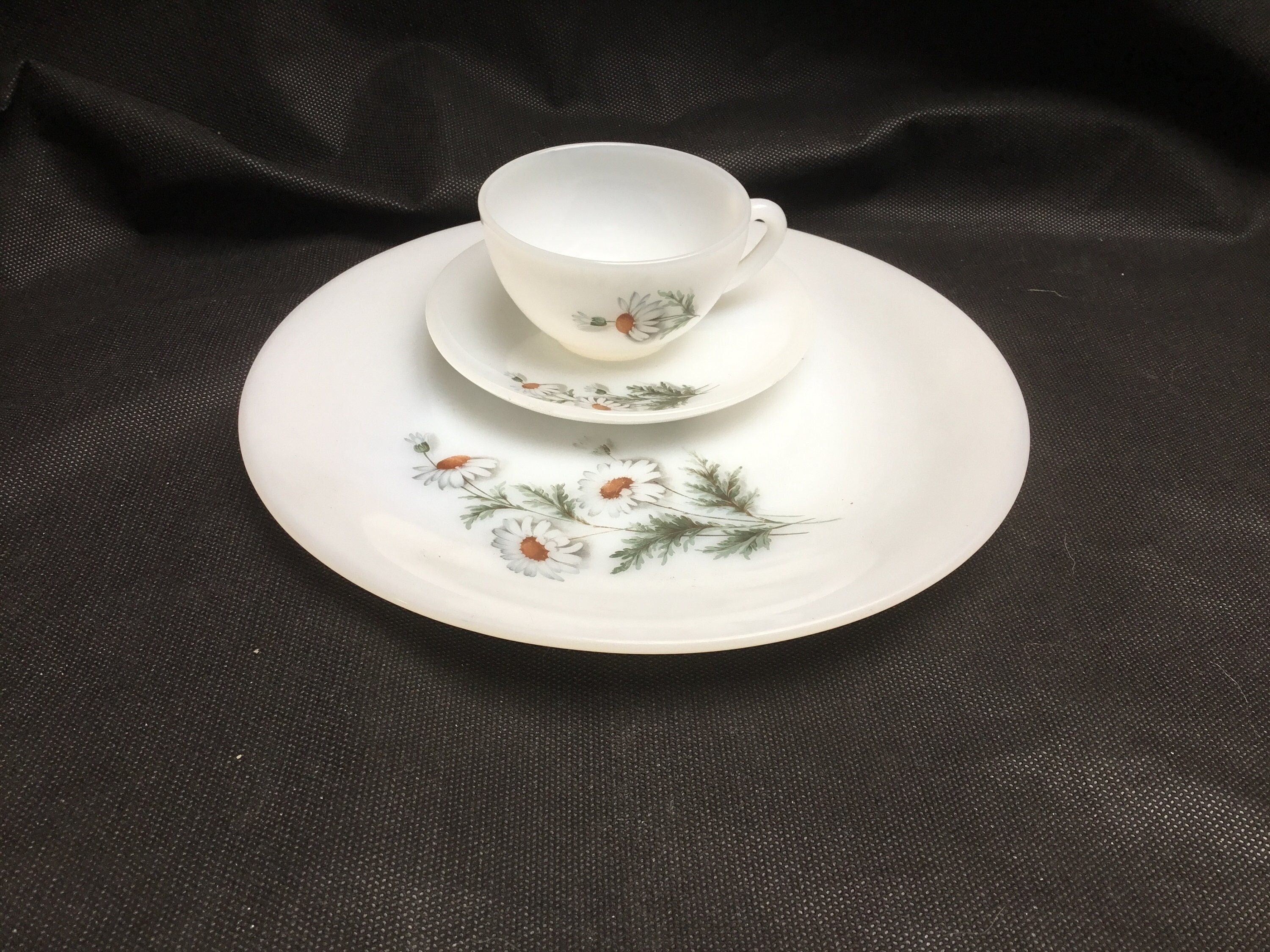 Arcopal Vintage, Verre à Lait Des Années 1960, Motif Floral Marguerite, Assiette et Tasse Soucoupe E