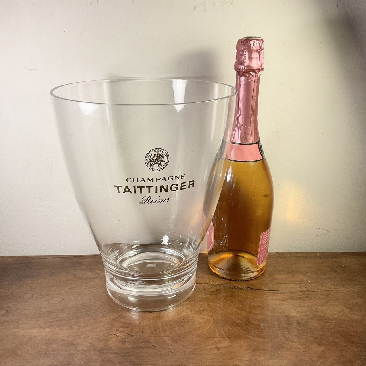 【TAITTINGER】BRUNT OD snake fis＋ロストル Best local price for Taittinger Brut Reserve with Glasses
