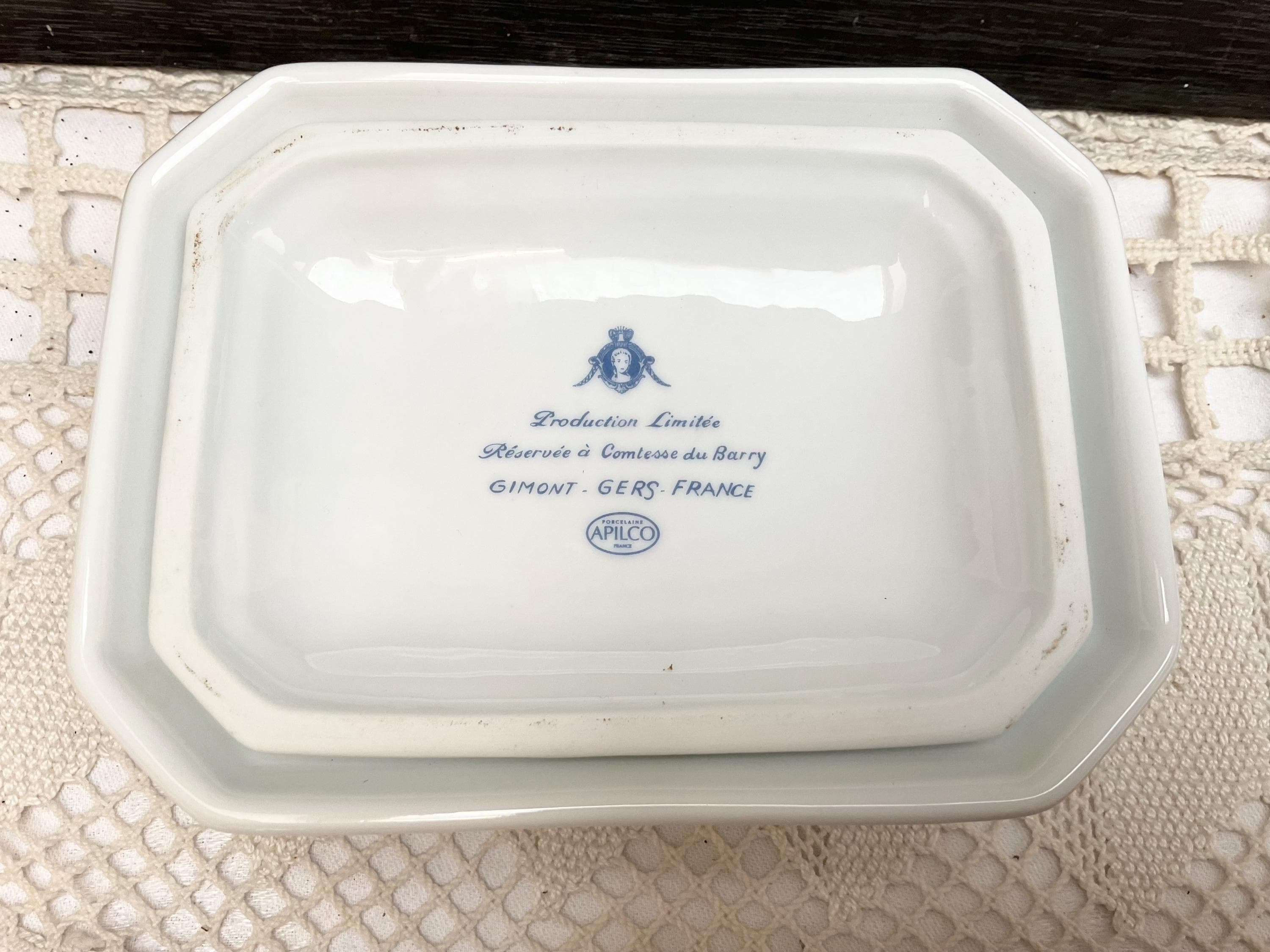コンテス・デュ・バリー アピルコ磁器テリーヌ：フランス製バター皿 