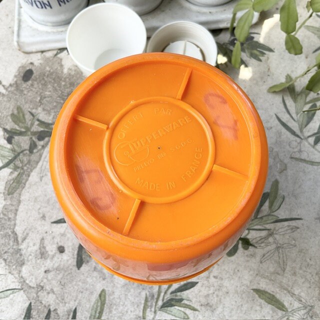 Ancienne Boite avec Couvercle en Plastique Orange Années 70 - Vintage Ancienne Boite avec Couvercle en Plastique Orange Années 70 - Vintage