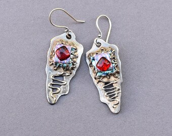 Fine silver dangle,drop earrings with iridescent red, blue dichroic glass cabochons. Hand fabricated by Valentina Plishchina