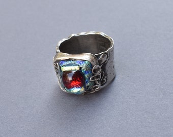 Silver Ring with iridescent red, blue and gold dichroic glass cabochons. Hand fabricated by Valentina Plishchina