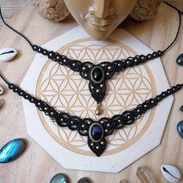 Ras de cou en macramé avec labradorite ou onyx. Collier noir avec pierre semi précieuse de forme ovale.