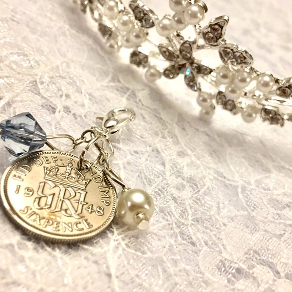 Iets ouds, iets geleend, iets blauws Lucky Sixpence Charm Wedding Gift. Een prachtige kousenband bedel voor de aanstaande bruid!