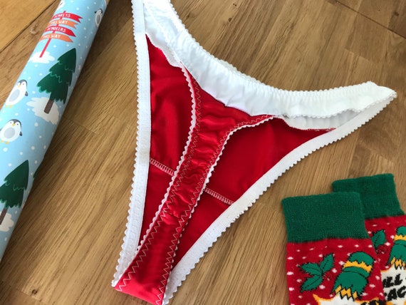 Santa Thong, tanga de satén rojo para Navidad con banda de satén