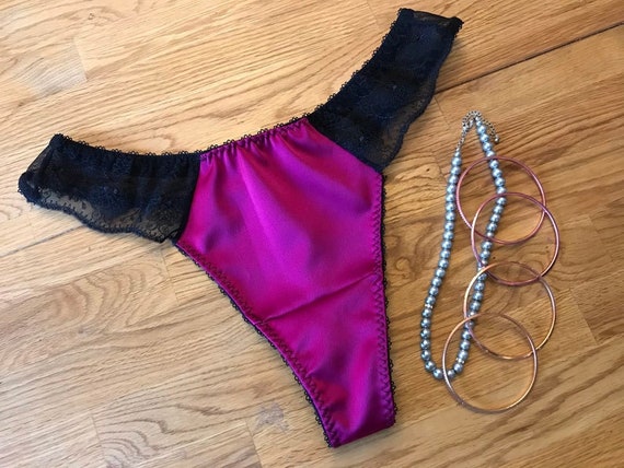 String en satin duchesse lingerie rose fuchsia disponible en UK8 UK22. Sous vetement femme avec empiecement en dentelle sur les cotes grande taille disponible. Etsy France