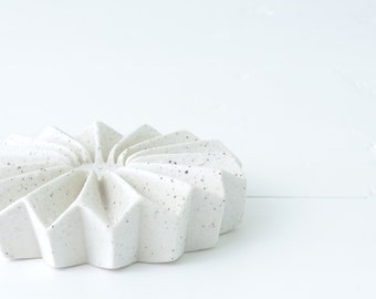 Ceramic soap dish - vanilla