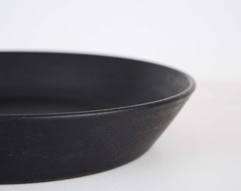 Ceramic pie plate - black