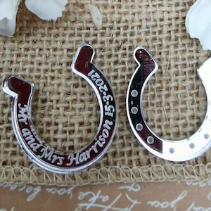 Coriandoli da tavolo in perspex con specchio personalizzato a ferro di cavallo - Decorazione/bomboniere per tavolo da matrimonio/fidanzamento