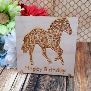 Doodle de caballo - Tarjeta de madera personalizada con soporte y sobre - Regalo único/pareja/amor