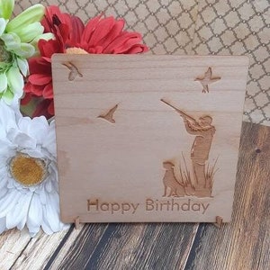 Caza Feliz Cumpleaños - Tarjeta de madera personalizada con soporte y sobre- Precioso regalo único