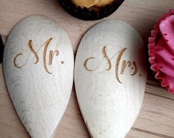 Mr & Mrs 木製スプーン - 2 個セット - 結婚式/記念日、ギフト
