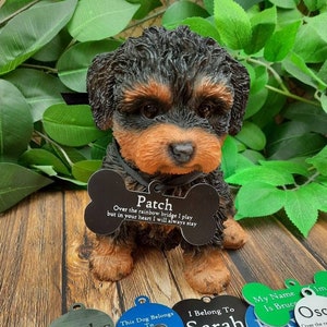 Vivid Arts Real Life Cavapoo Schwarz / Weißer Hündchen mit personalisiertem Geschenkanhänger